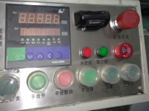 نظام التحكم (يشمل مقياس التدفق الإلكتروني) 